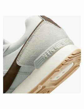 Zapatilla Nike W Venture Runner Beige/Marrón