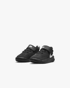 Zapatilla Nike Team Hustle D10 TD Negro&Plata